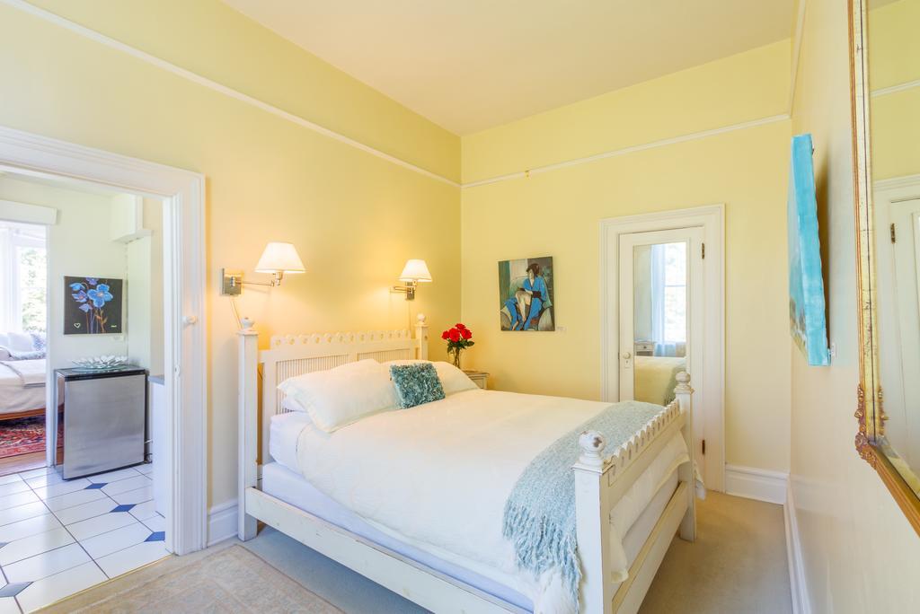 Fairholme Manor Inn Victoria Eksteriør billede