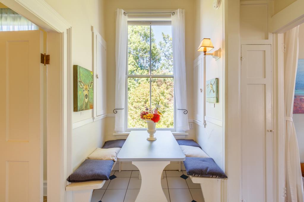 Fairholme Manor Inn Victoria Eksteriør billede