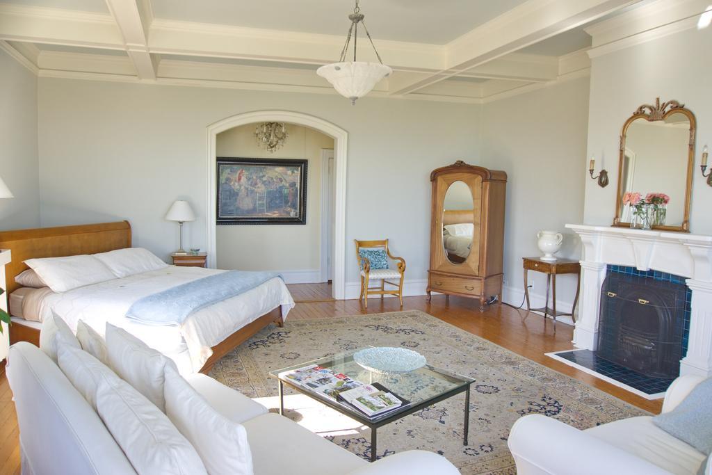 Fairholme Manor Inn Victoria Eksteriør billede