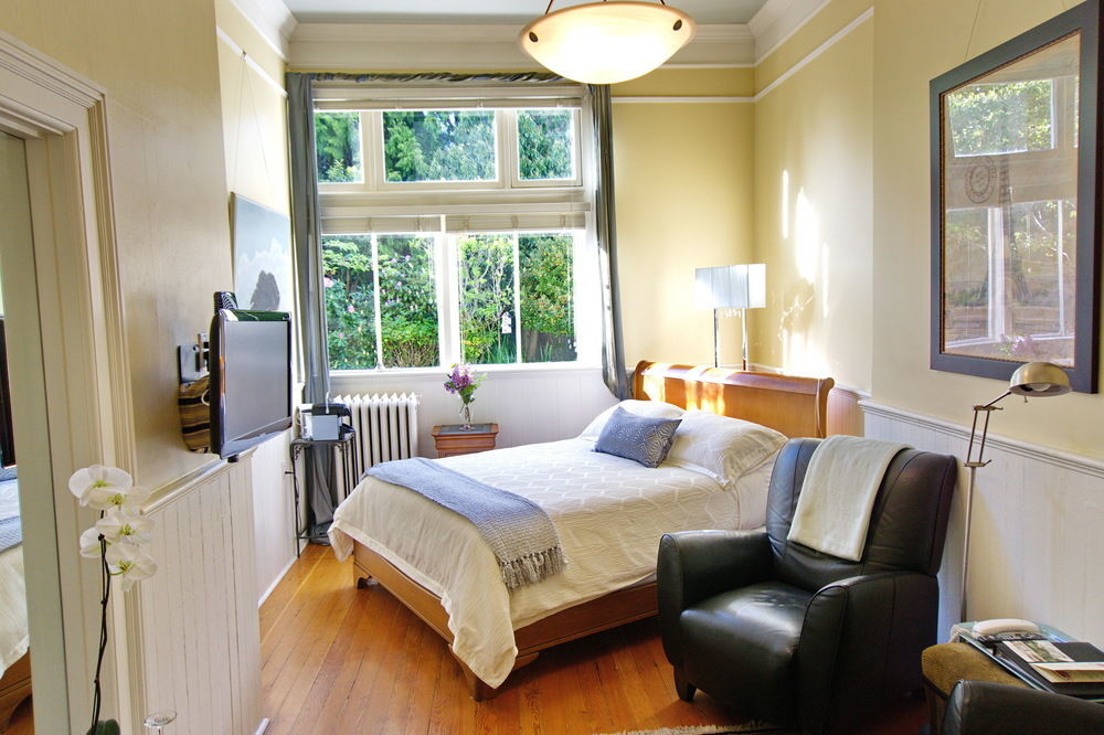 Fairholme Manor Inn Victoria Eksteriør billede