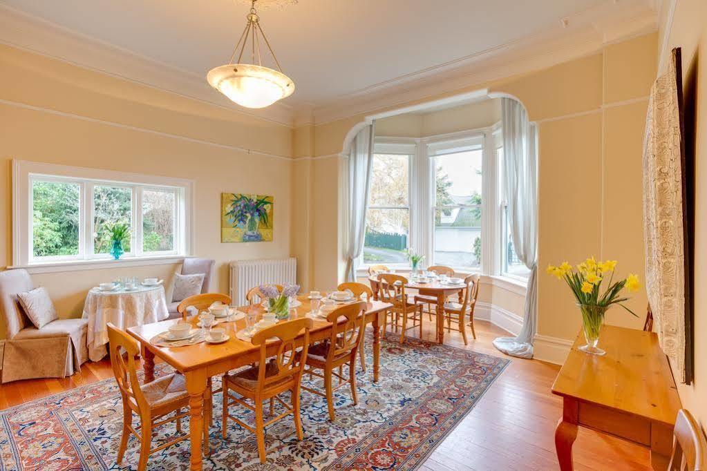 Fairholme Manor Inn Victoria Eksteriør billede