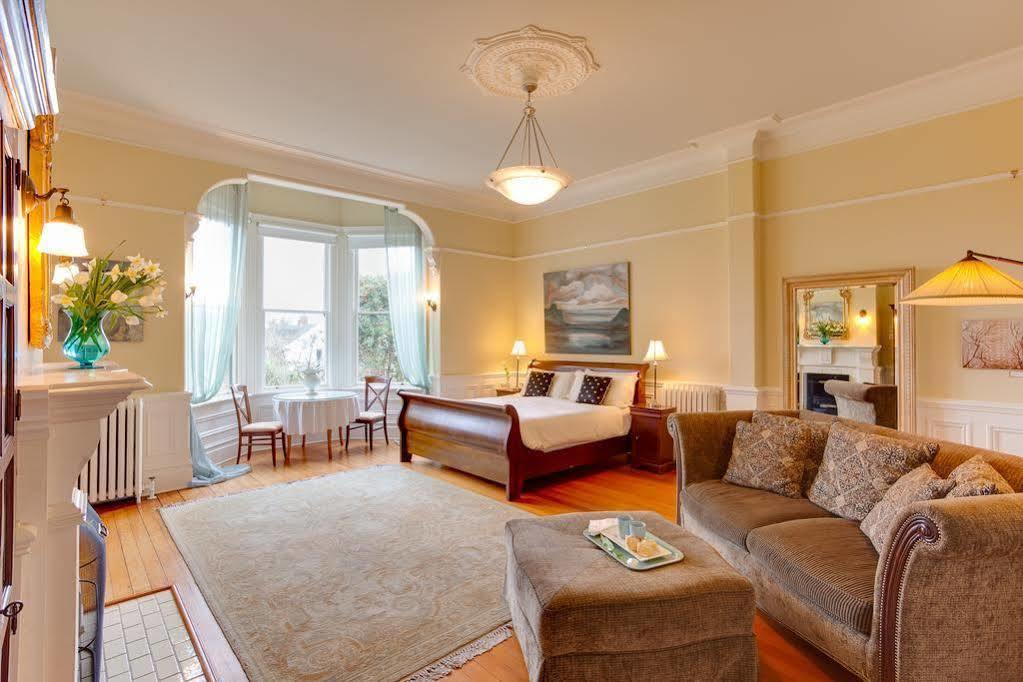 Fairholme Manor Inn Victoria Eksteriør billede
