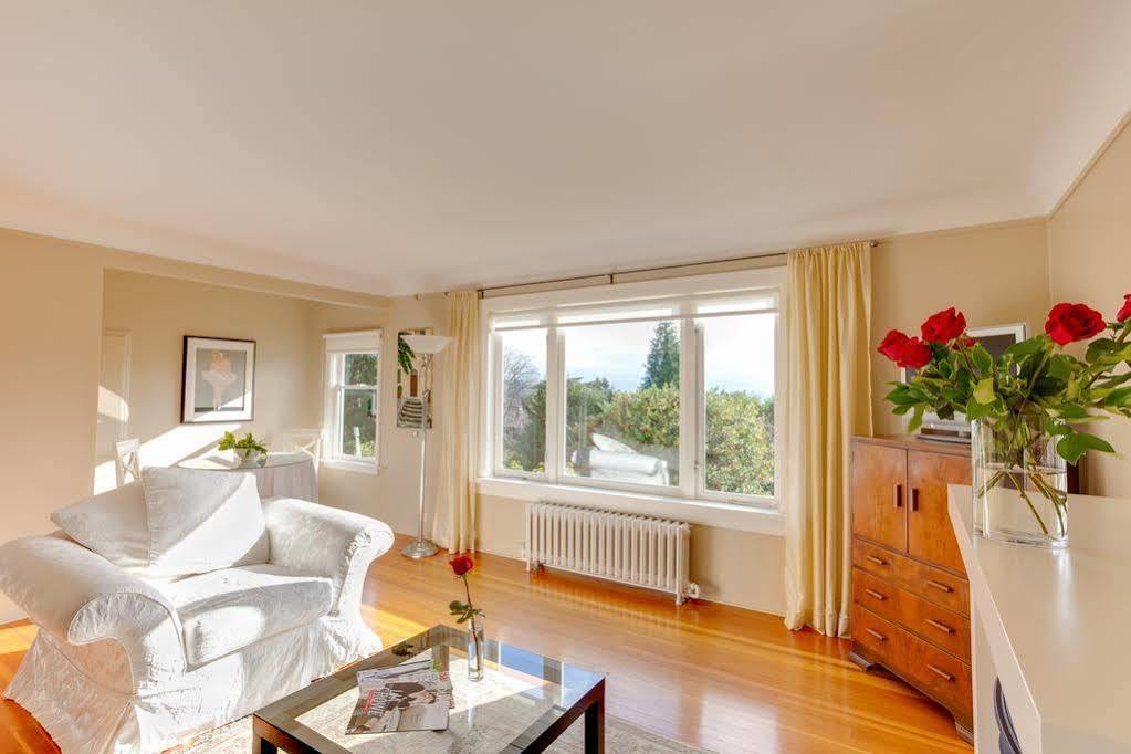 Fairholme Manor Inn Victoria Eksteriør billede