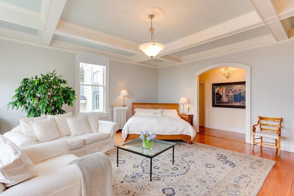 Fairholme Manor Inn Victoria Eksteriør billede