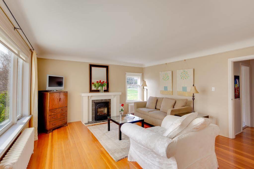 Fairholme Manor Inn Victoria Eksteriør billede