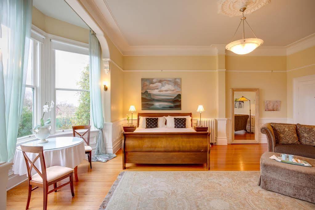Fairholme Manor Inn Victoria Eksteriør billede